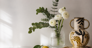 Blomstervaser vs. dekorationsvaser: Hvad er forskellen?