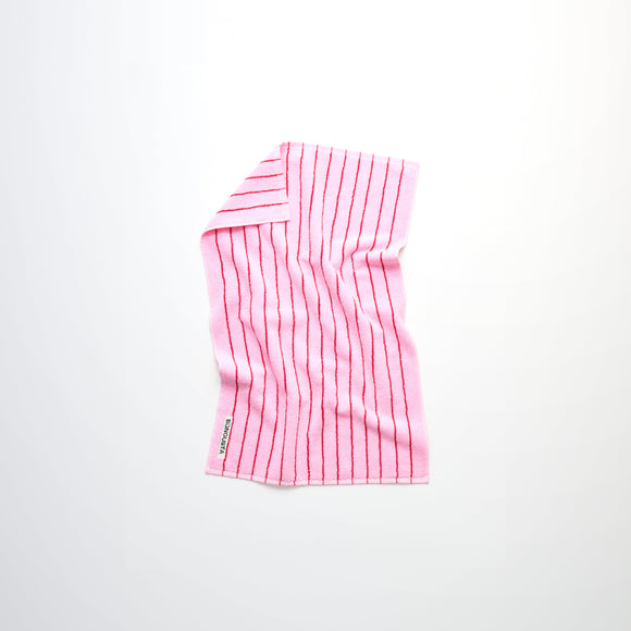 Naram håndklæde i farven baby pink & ski patrol fra Bongusta