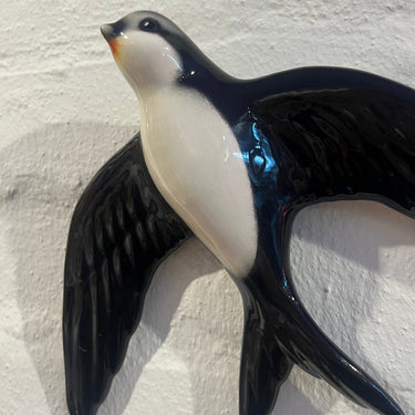 Svale - porcelænsfigur set fra en anden vinkel