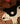 Mara Yin Yang Polar Bear Rug fra Doing Goods – håndknyttet uldtæppe med sort-hvidt yin-yang og isbjørnemotiv – Large set fra en anden vinkel