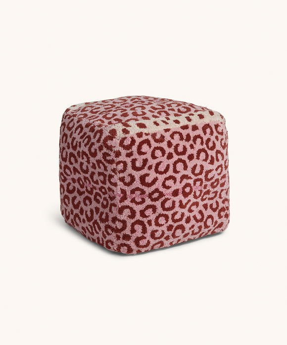 Pink Leopard puf fra Doing Goods - unik boligindretning