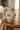 Croissant vase fra Kersten, styled på varmt egetræsbord ved sofa