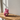 Egern vase fra GiftCompany – stillet op som blikfang i hjemmet