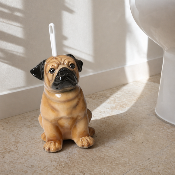 Mops toiletbørsteholder - porcelænsfigur fra Selected by dims studio – som blikfang i hjemmet
