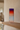 Lille gradient evening vase fra klevering, på minimalistisk egetræshylde
