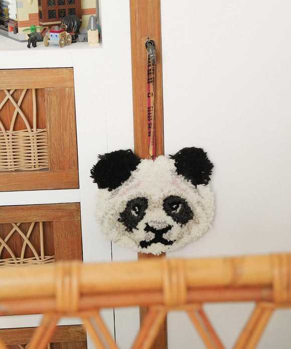 Lille panda tæppe / gifthanger fra Doing Goods