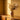 Candy vase i keramik, gul og lyserød fra Kersten, stillet op i et stemningsbillede til artiklen Hvad er okker? Farven, pigmentet og brug i indretning