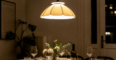 Hvor stor skal lampen over spisebordet være? cover