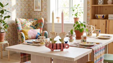 Bloomingville lysestager stillet frem på et lyst bord