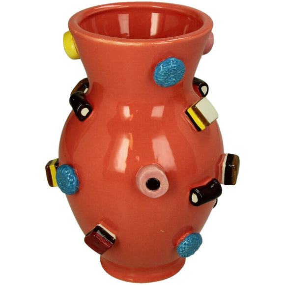 Vase med lakridskonfekt fra Kersten