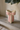 Sløjfe vase med pink striber fra Kersten, på betonhylde med plante
