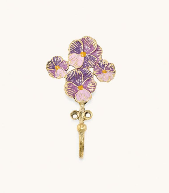 Percha con flores moradas